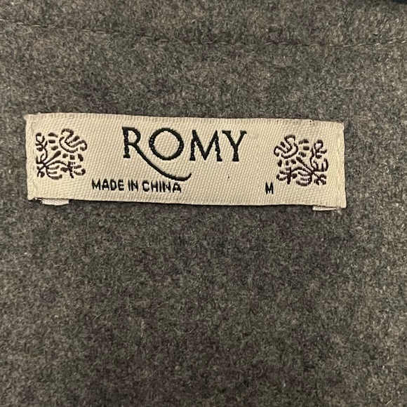 Romy Coat with hood. Gray. Size Medium. - Picture 5 of 6